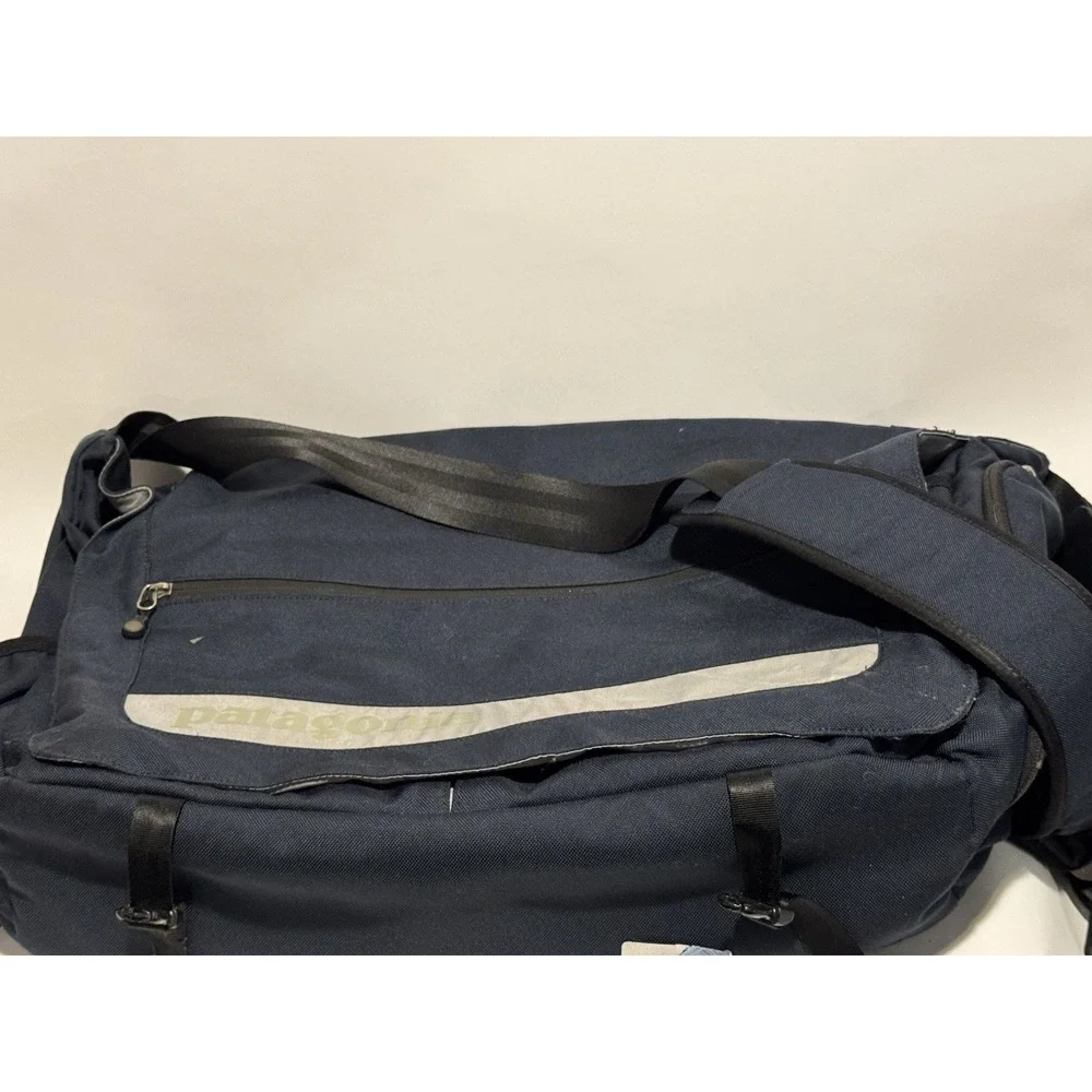 Patagonia Half Mass Messenger/Computer Bag Navy Blue
